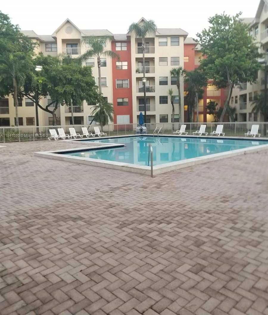 Small Image of 8120 GENEVA CT #354, Doral Number 15