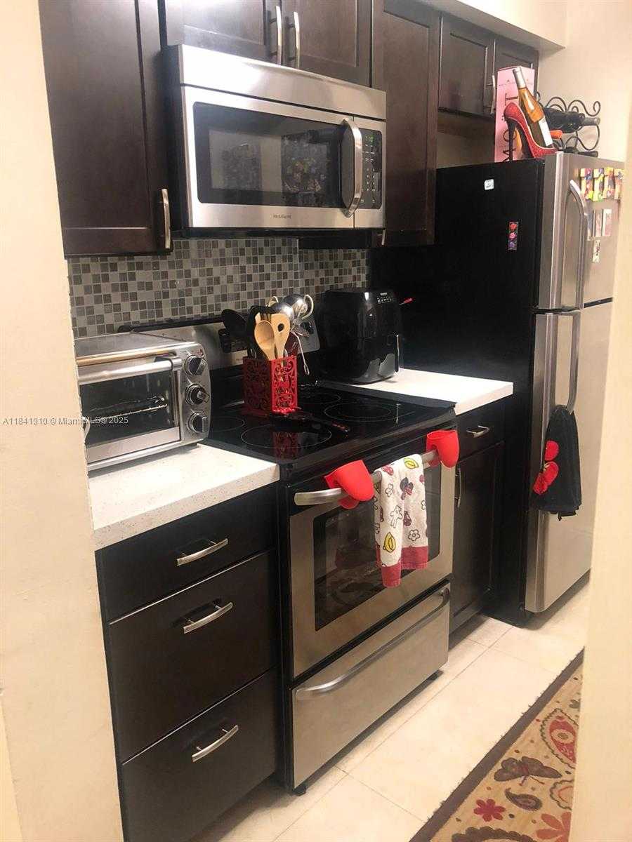 Small Image of 8120 GENEVA CT #354, Doral Number 2