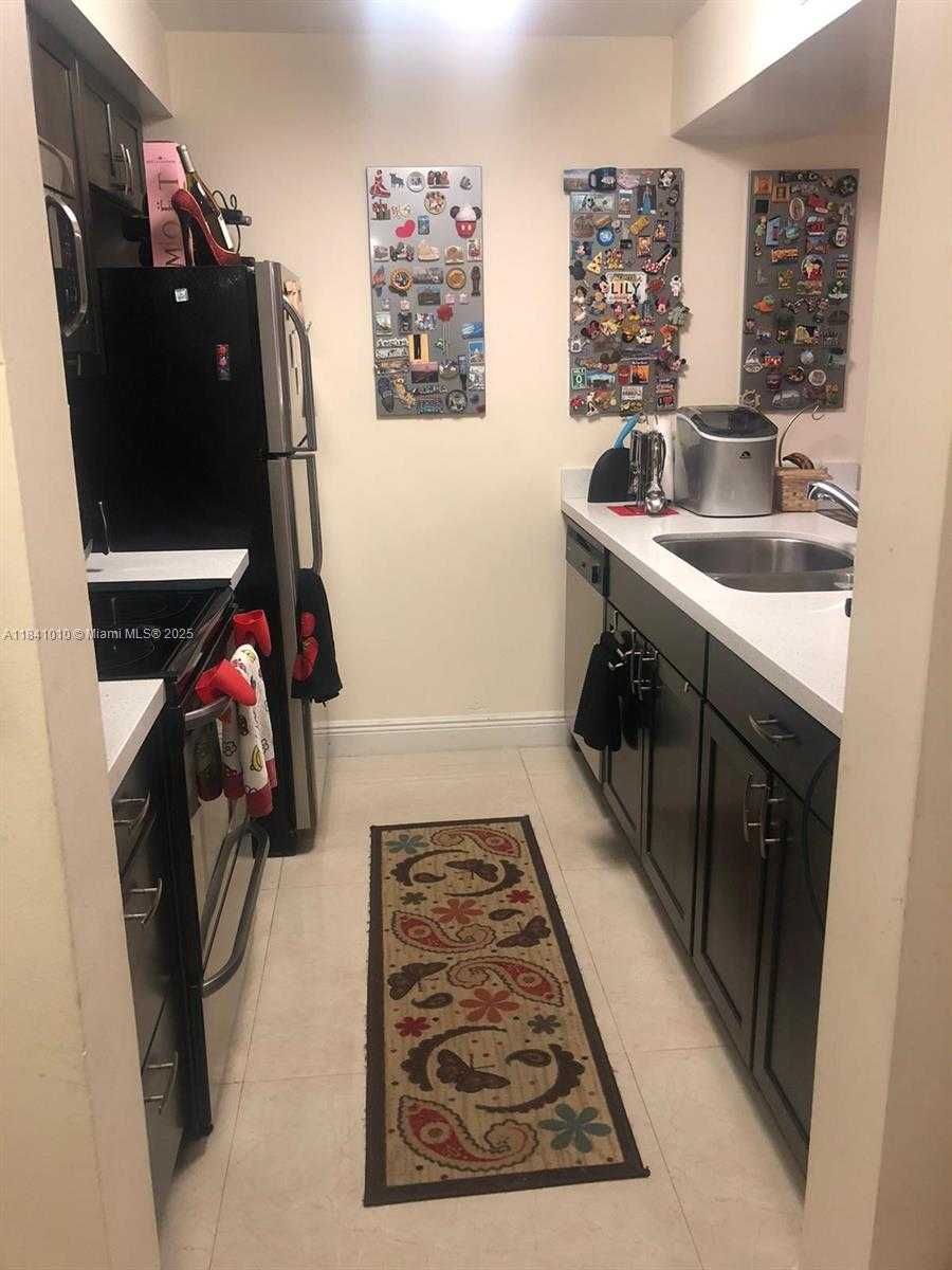 Small Image of 8120 GENEVA CT #354, Doral Number 4