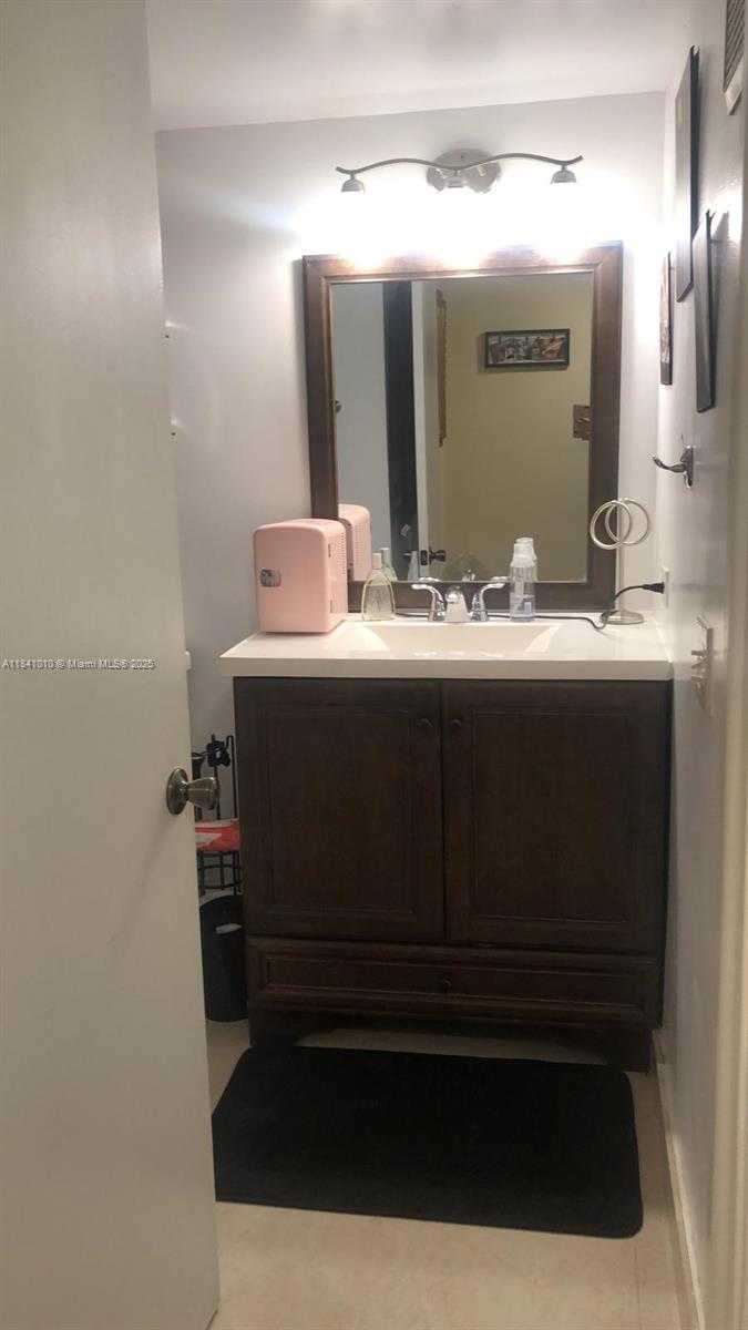 Small Image of 8120 GENEVA CT #354, Doral Number 7