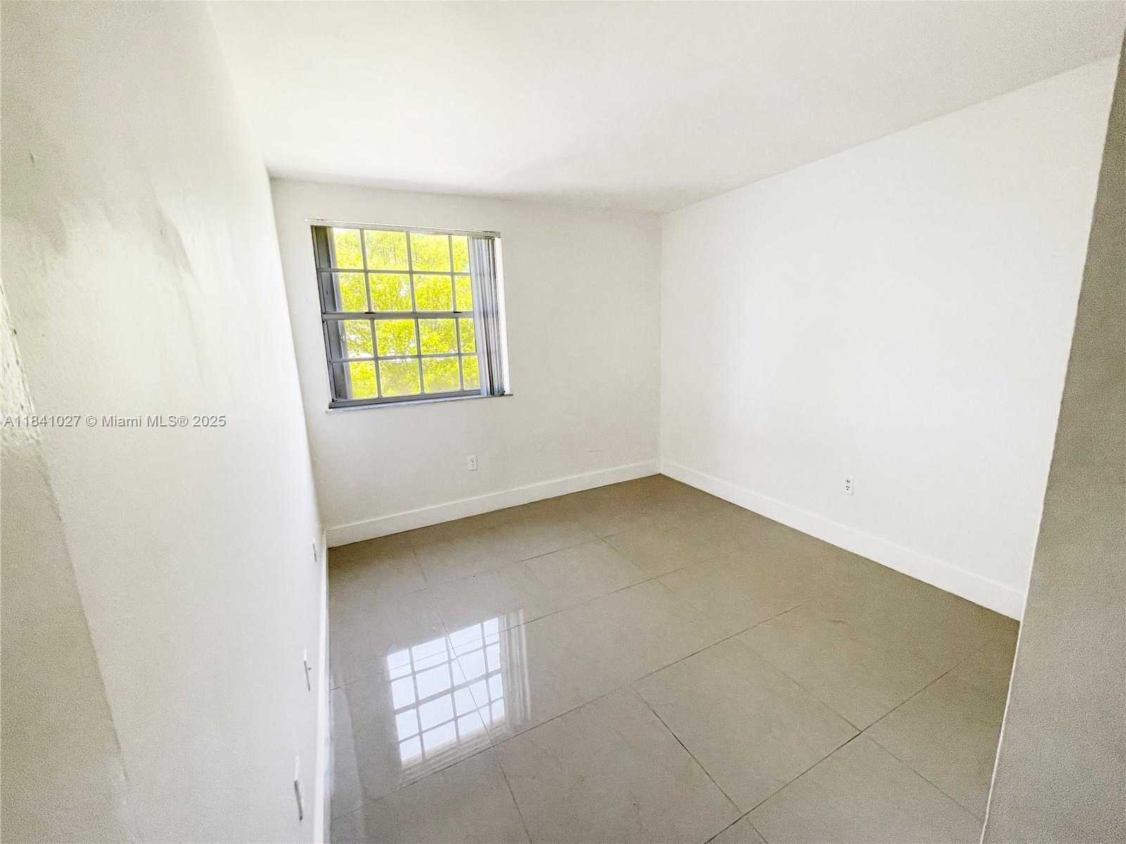 Small Image of 9735 FONTAINEBLEAU BLVD #G210, Miami Number 12