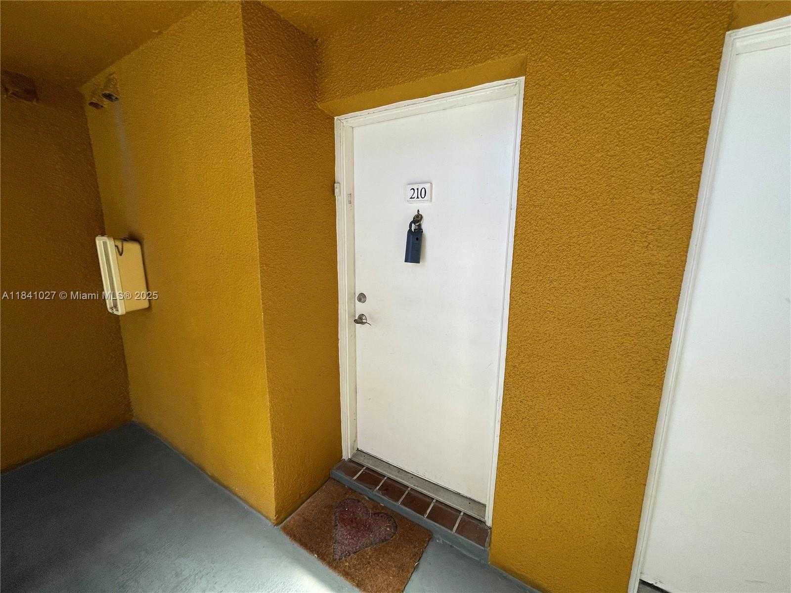 Small Image of 9735 FONTAINEBLEAU BLVD #G210, Miami Number 16