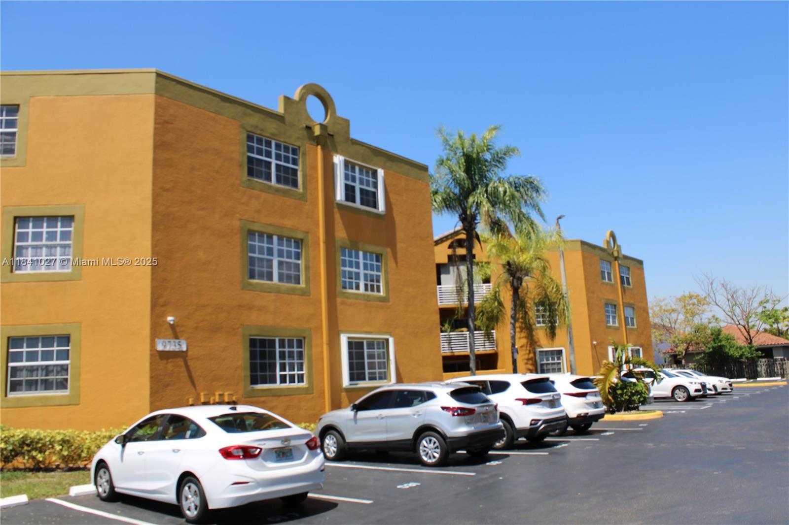 Small Image of 9735 FONTAINEBLEAU BLVD #G210, Miami Number 17