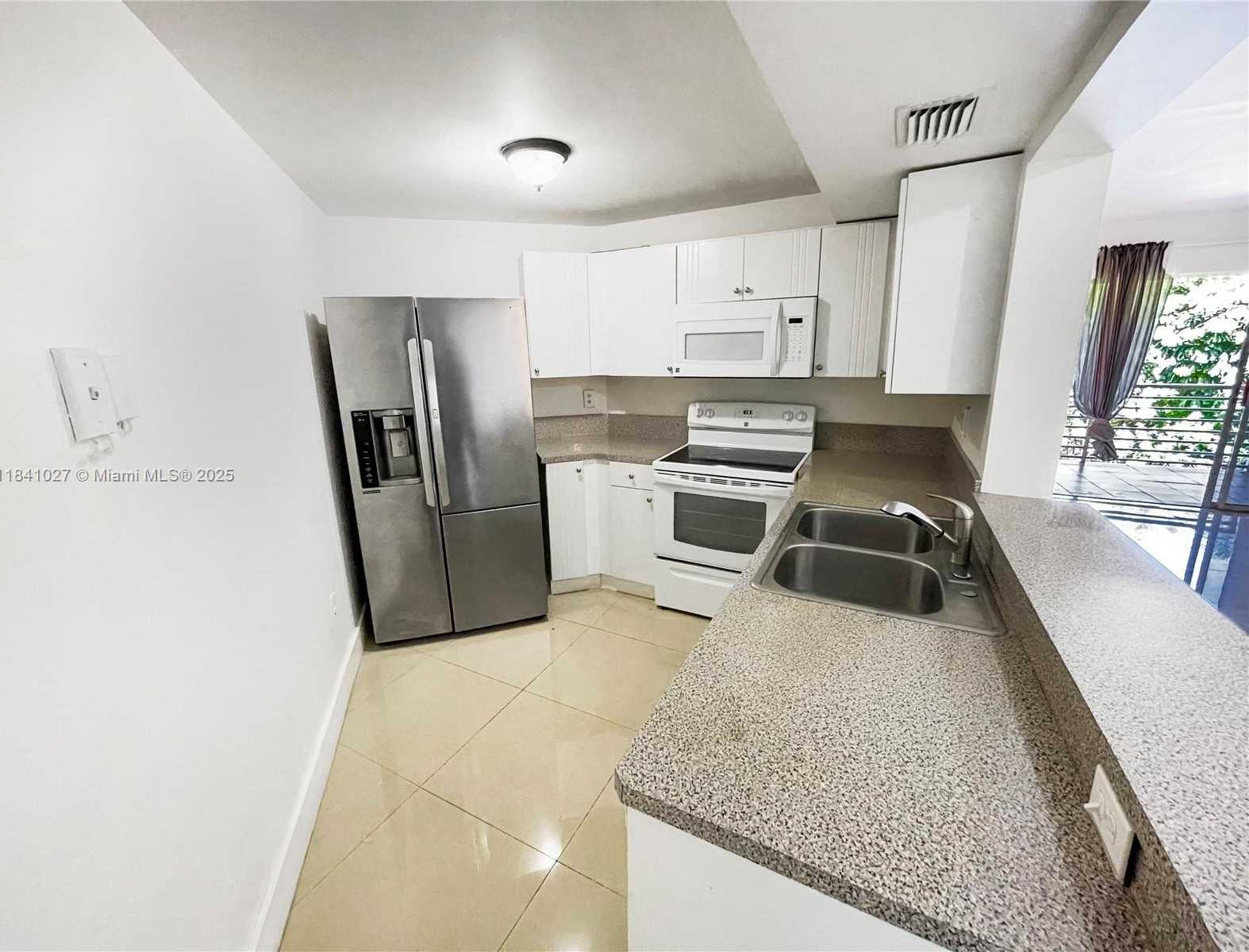 Small Image of 9735 FONTAINEBLEAU BLVD #G210, Miami Number 3