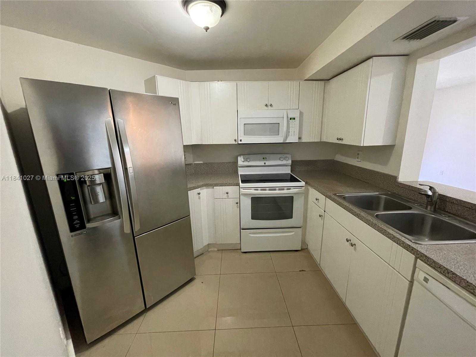 Small Image of 9735 FONTAINEBLEAU BLVD #G210, Miami Number 4