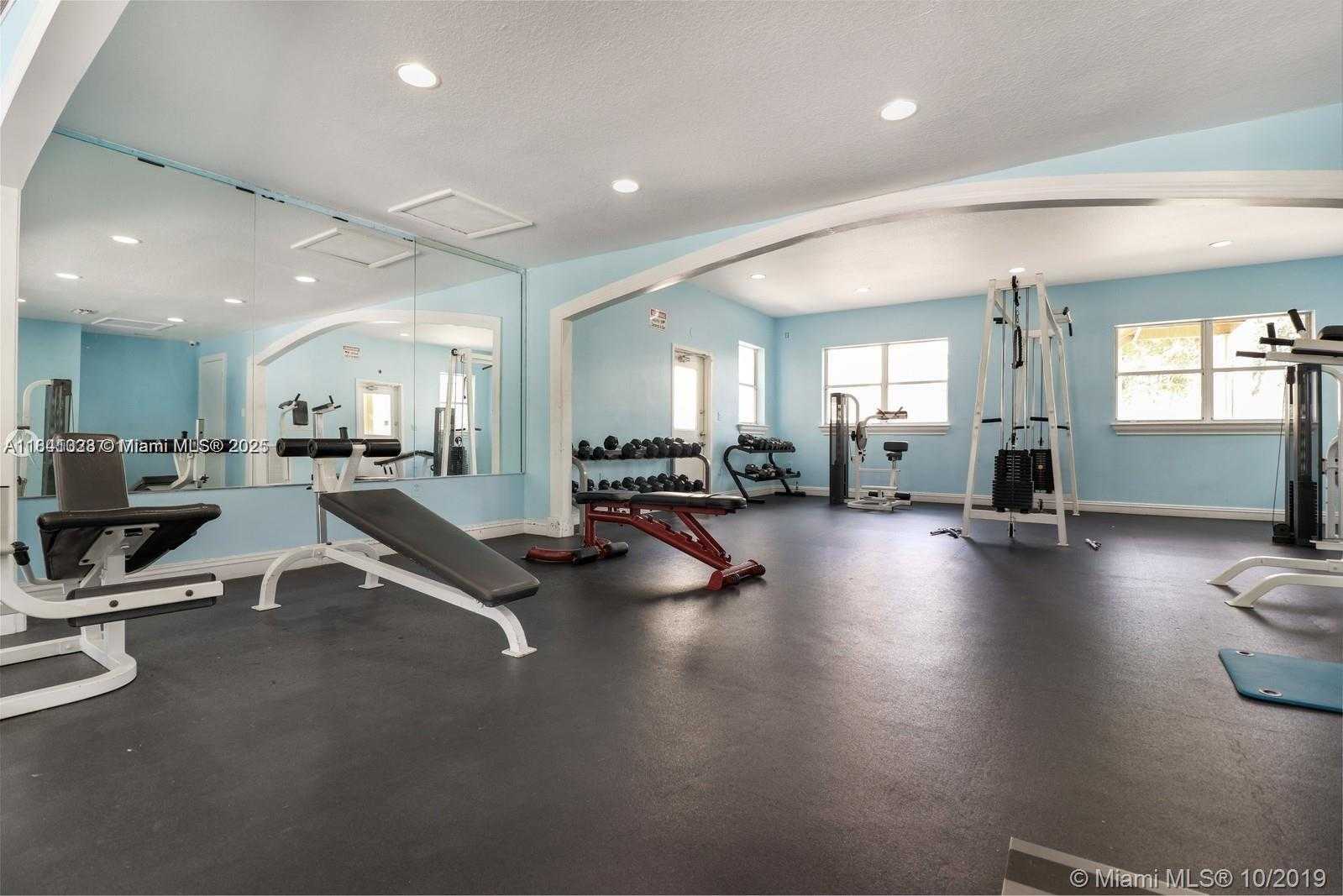 Small Image of 8363 LAKE DR #502, Doral Number 10