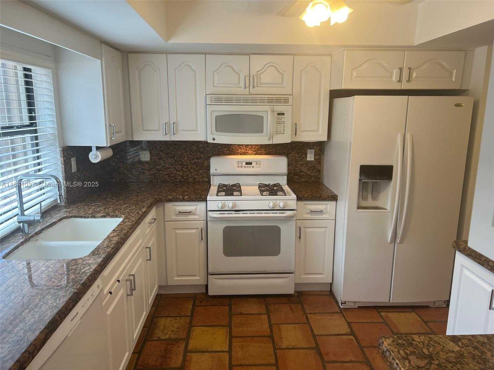 Small Image of 11246 SOUTH WEST 104TH ST, Miami Number 2