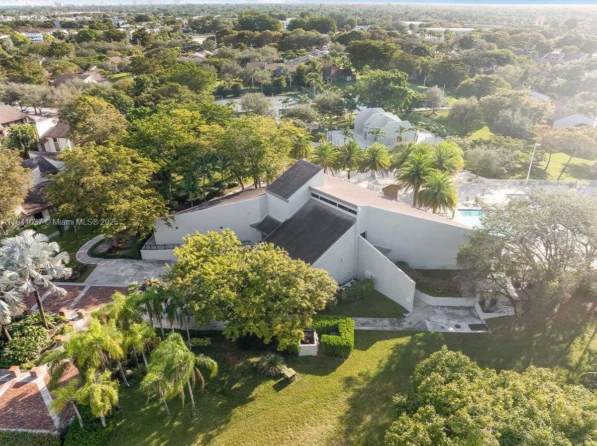 Small Image of 11246 SOUTH WEST 104TH ST, Miami Number 25