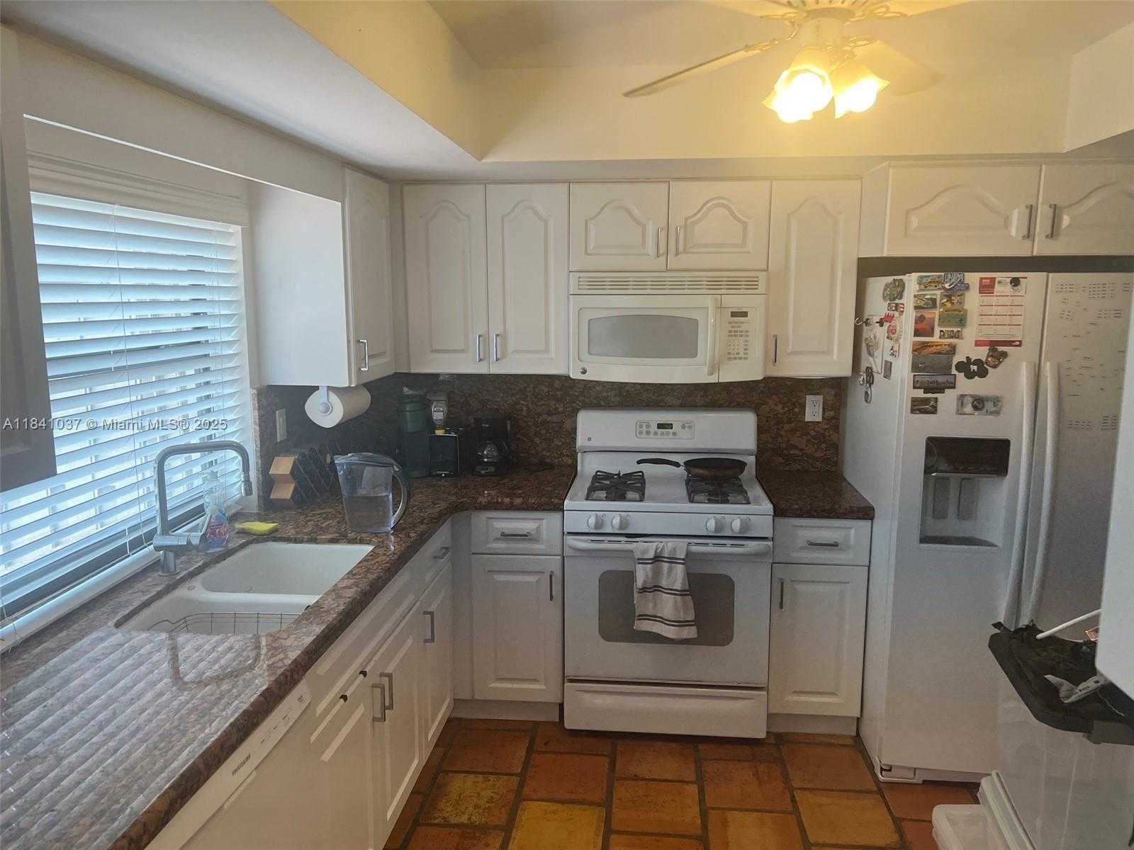 Small Image of 11246 SOUTH WEST 104TH ST, Miami Number 3