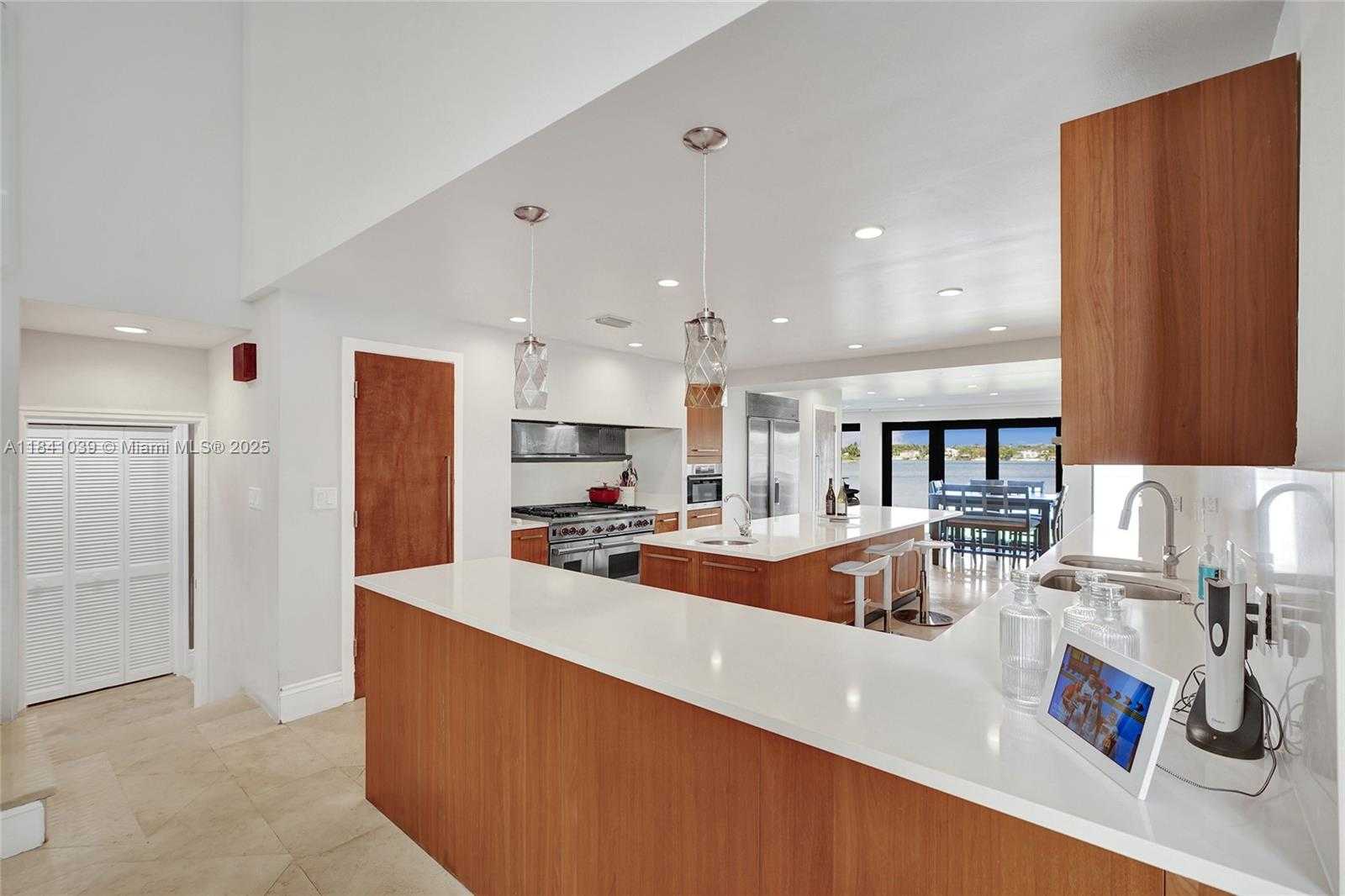 Small Image of 13724 SOUTH WEST 92ND CT, Miami Number 13
