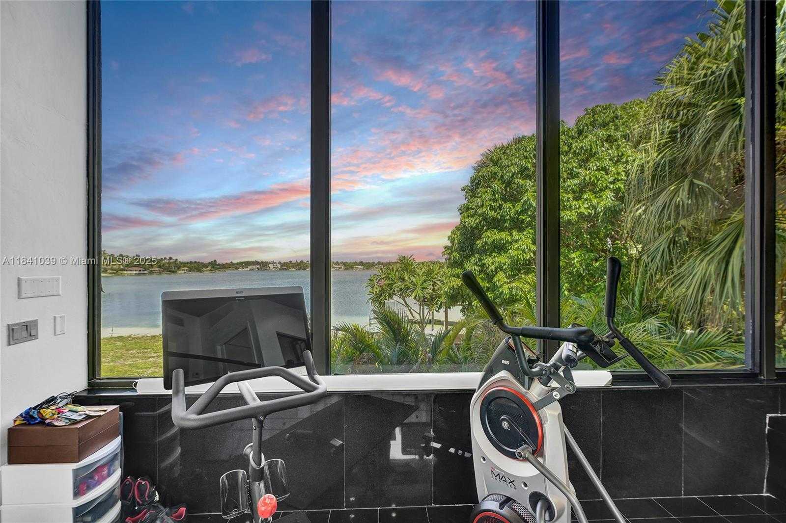 Small Image of 13724 SOUTH WEST 92ND CT, Miami Number 33
