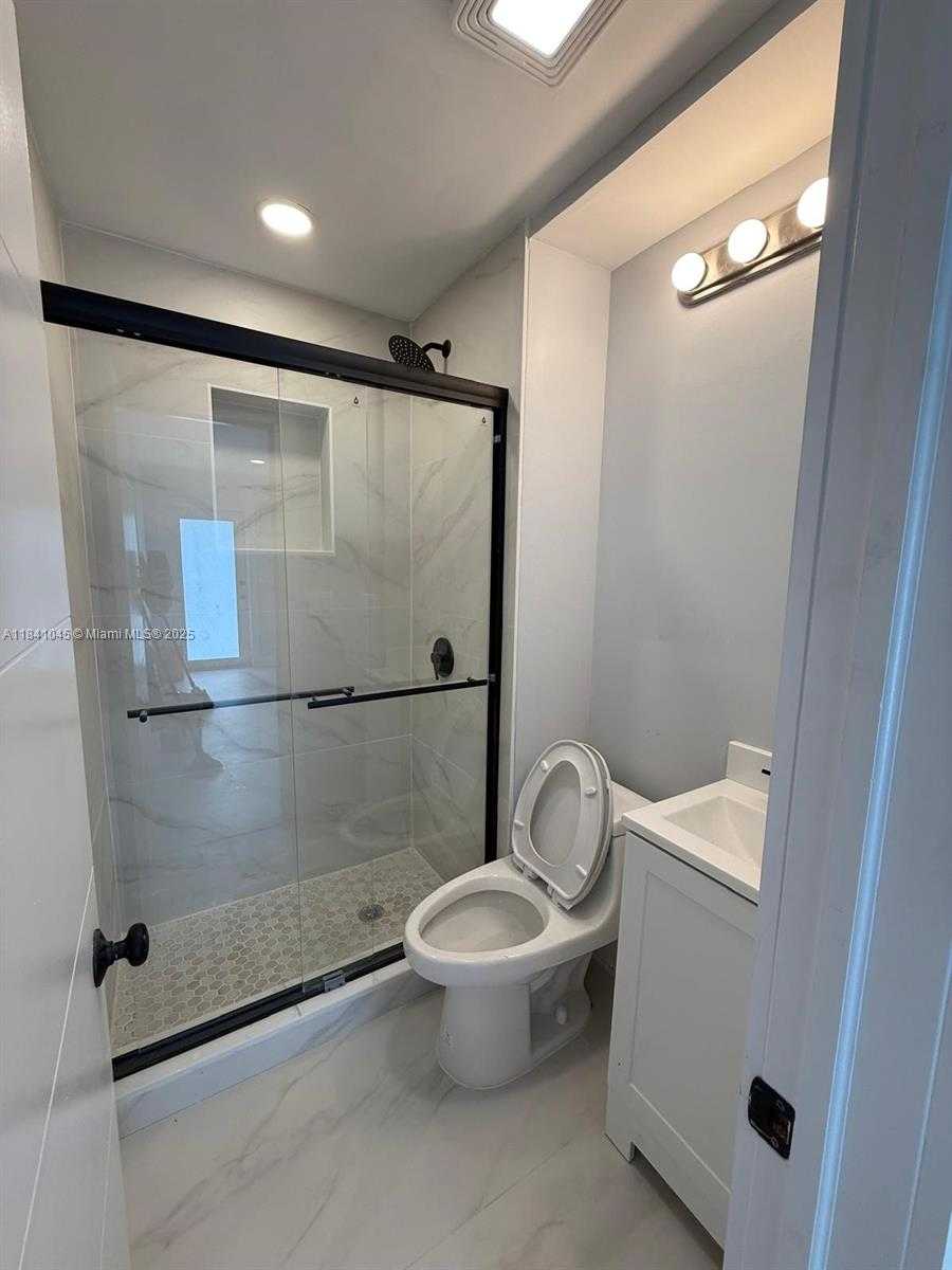 Small Image of 5636 ARTHUR ST #1, Hollywood Number 3