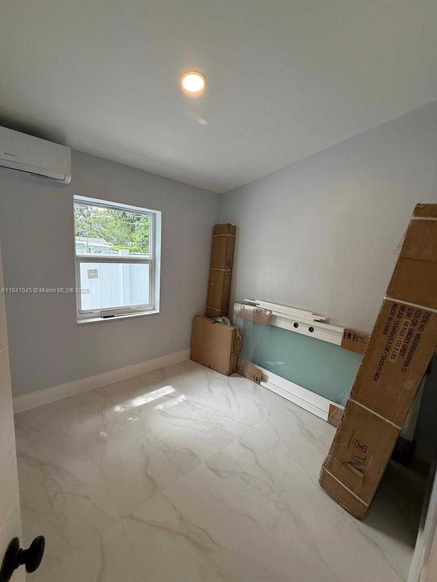 Small Image of 5636 ARTHUR ST #1, Hollywood Number 5