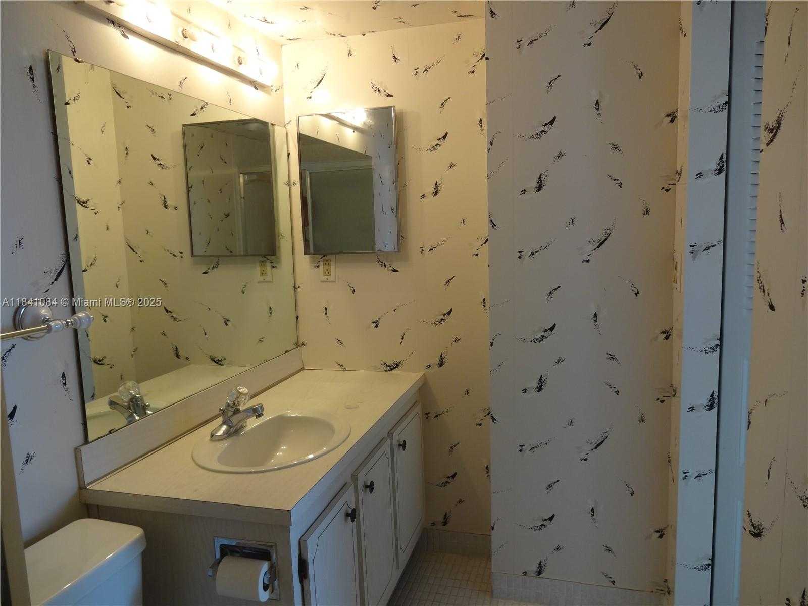 Small Image of 3675 NORTH COUNTRY CLUB DR #2502, Aventura Number 21