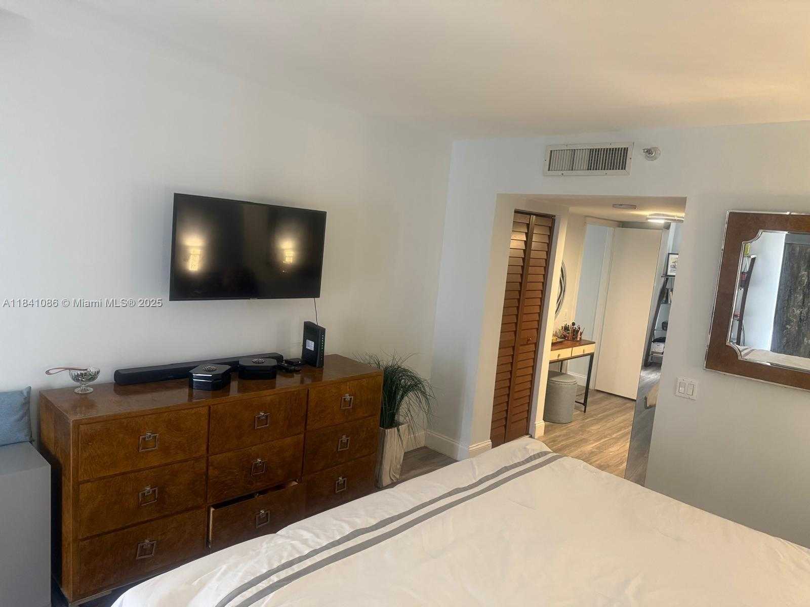 Small Image of 3640 YACHT CLUB DR #410, Aventura Number 10
