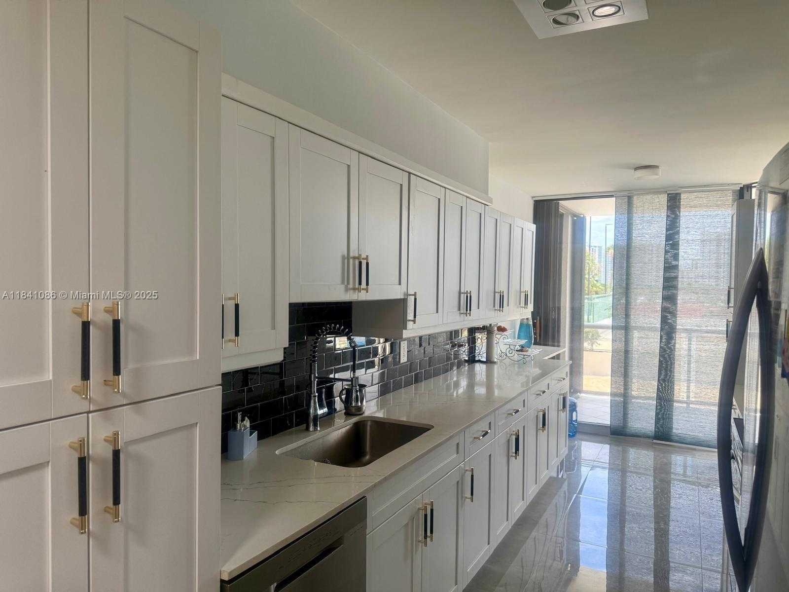 Small Image of 3640 YACHT CLUB DR #410, Aventura Number 11