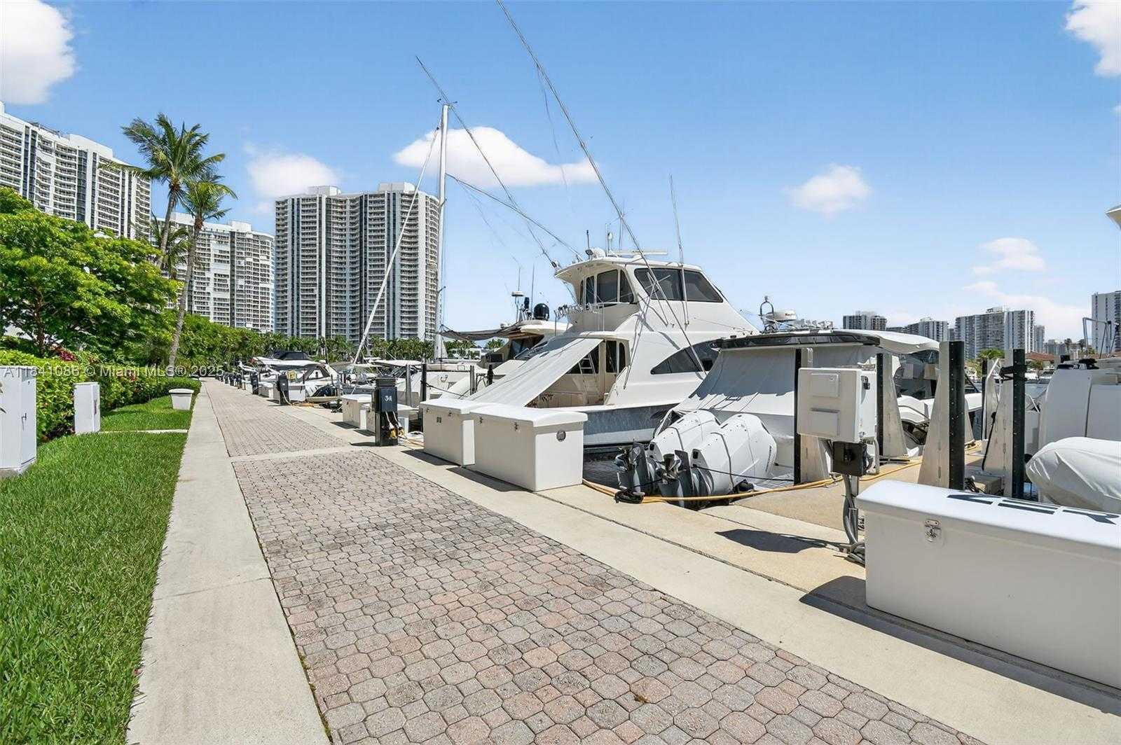 Small Image of 3640 YACHT CLUB DR #410, Aventura Number 27
