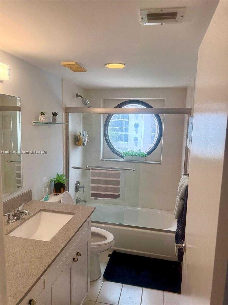 Small Image of 3640 YACHT CLUB DR #410, Aventura Number 3