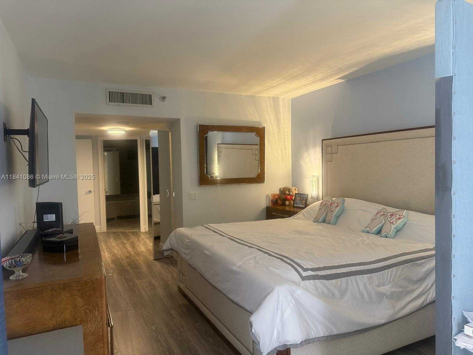 Small Image of 3640 YACHT CLUB DR #410, Aventura Number 8