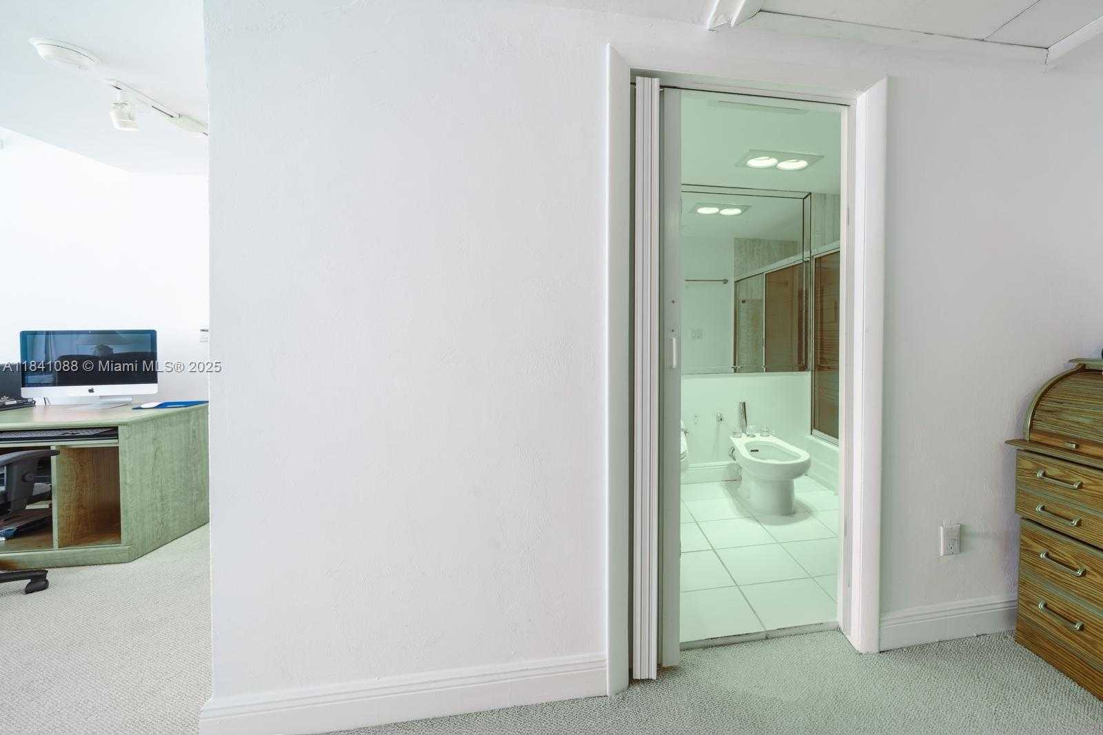Small Image of 1408 BRICKELL BAY DR #1415, Miami Number 10