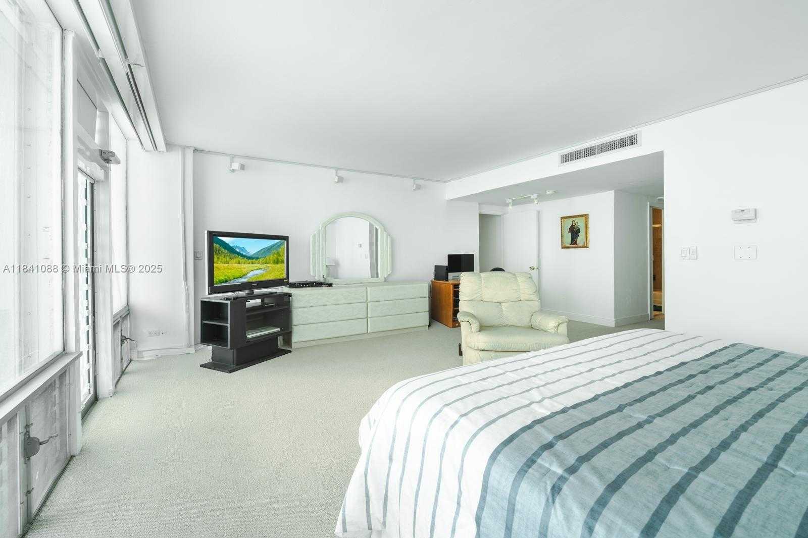 Small Image of 1408 BRICKELL BAY DR #1415, Miami Number 16