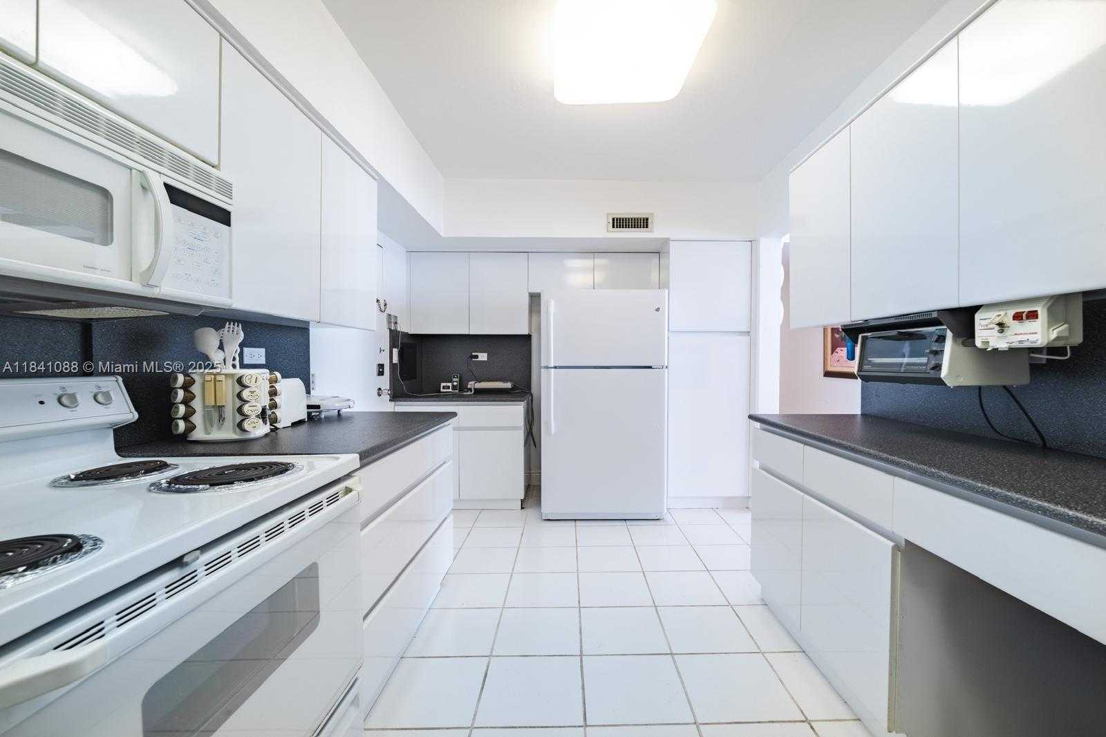 Small Image of 1408 BRICKELL BAY DR #1415, Miami Number 4