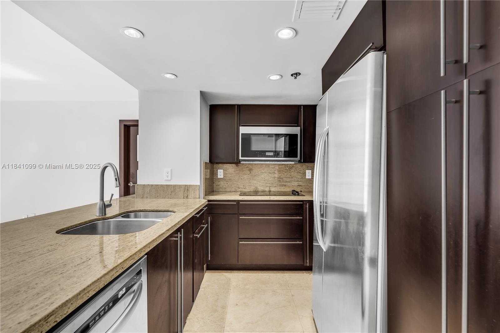 Small Image of 540 BRICKELL KEY DR #1021, Miami Number 2