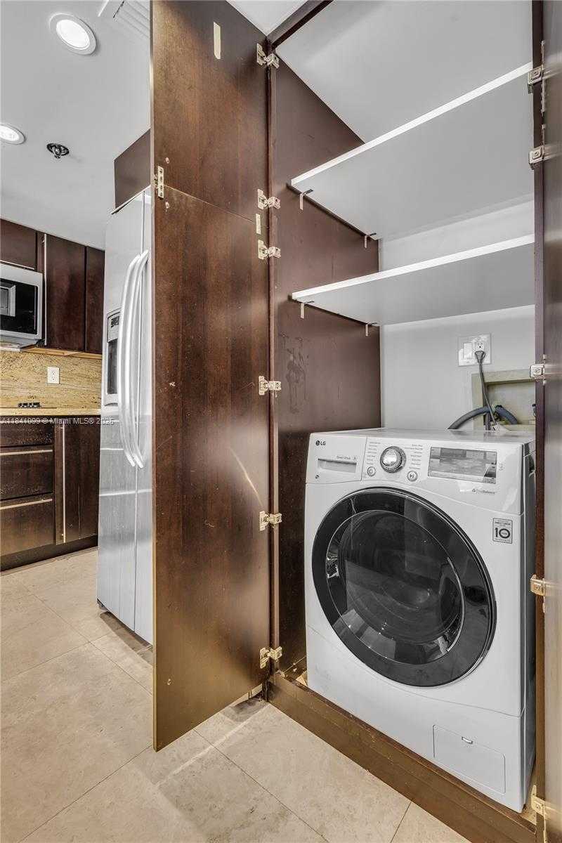 Small Image of 540 BRICKELL KEY DR #1021, Miami Number 20