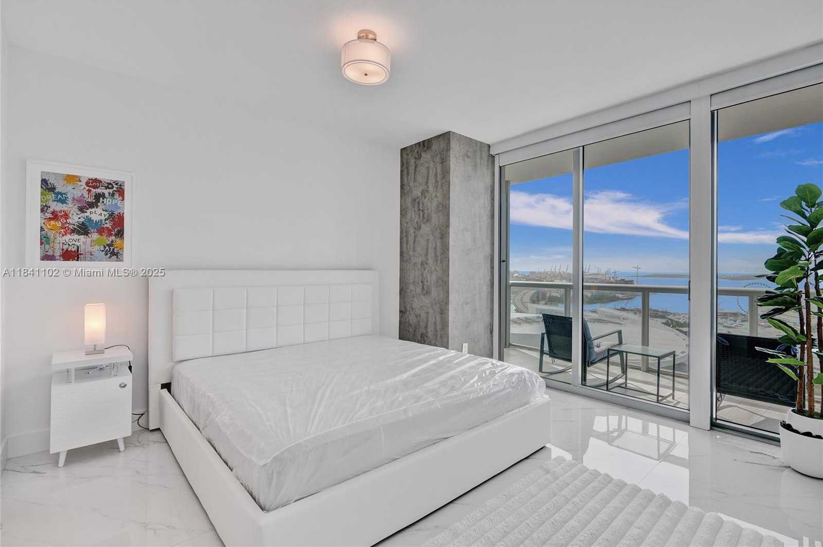 Small Image of 888 BISCAYNE BLVD #2404, Miami Number 11