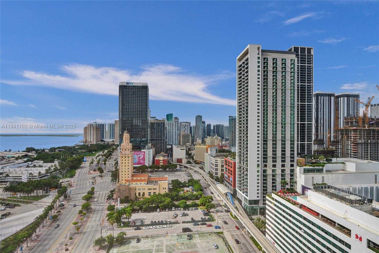 Small Image of 888 BISCAYNE BLVD #2404, Miami Number 17