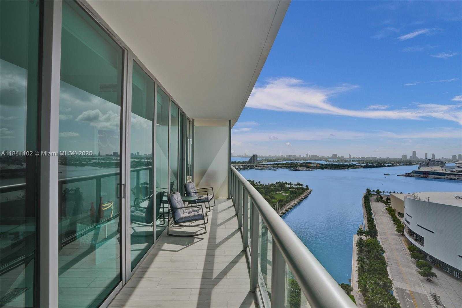 Small Image of 888 BISCAYNE BLVD #2404, Miami Number 22