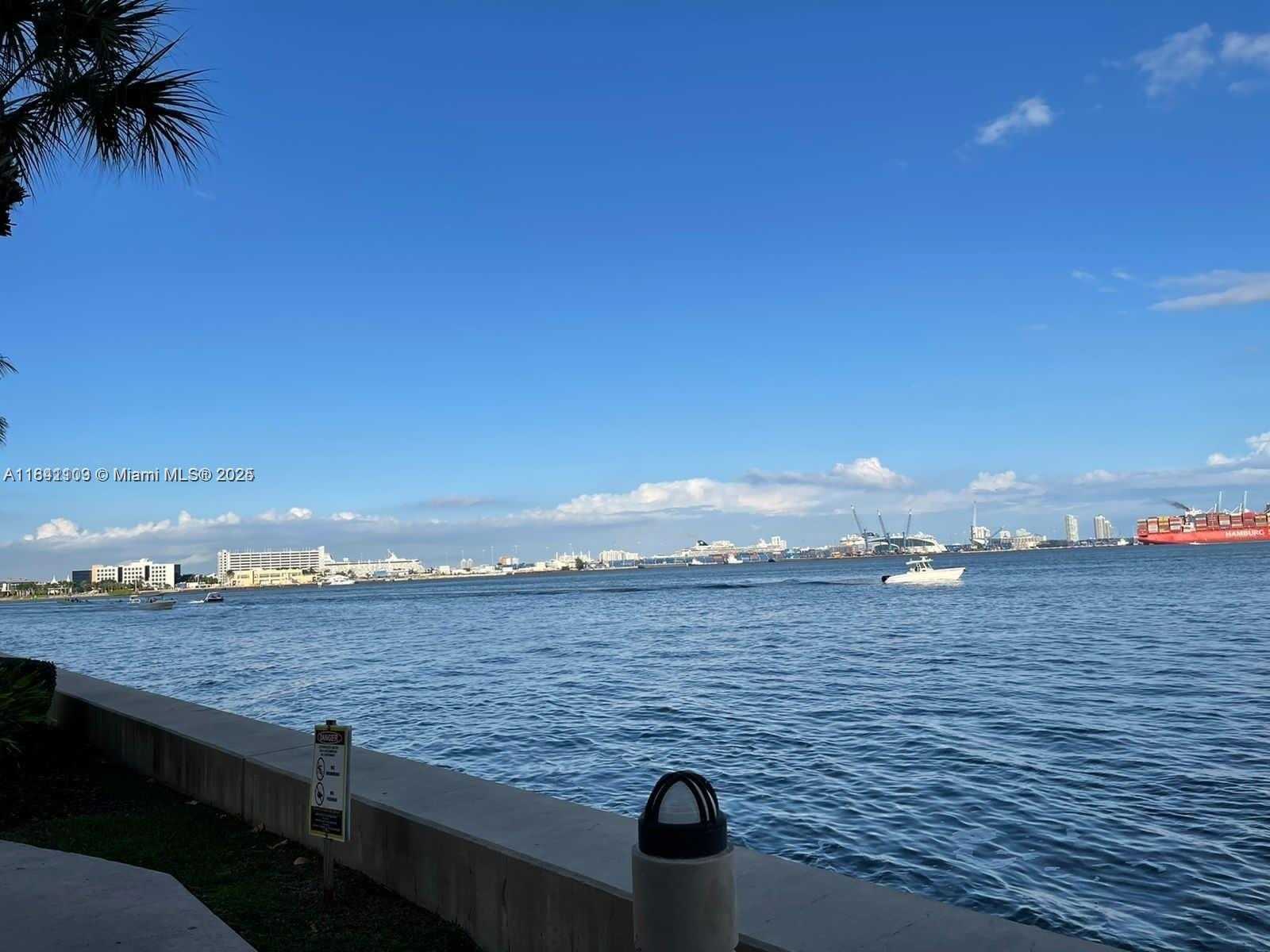Small Image of 770 CLAUGHTON ISLAND DR #2107, Miami Number 12
