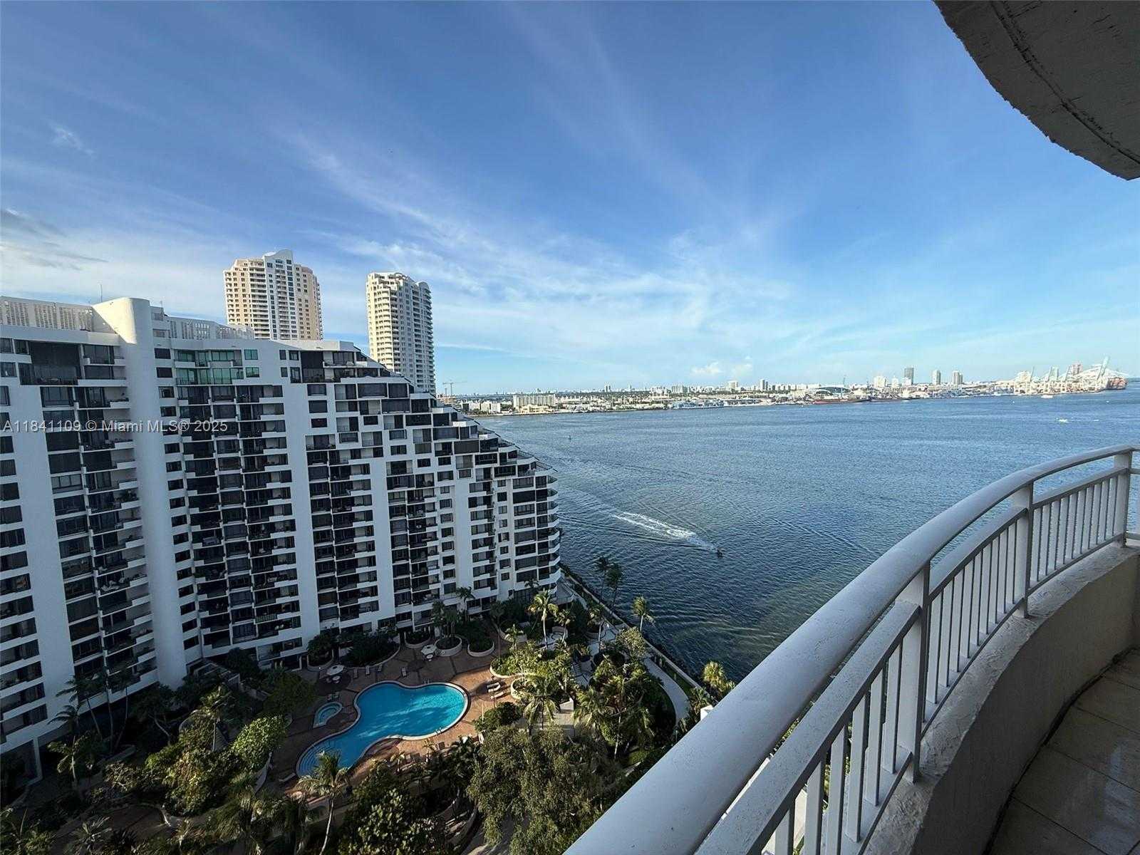 Small Image of 770 CLAUGHTON ISLAND DR #2107, Miami Number 14
