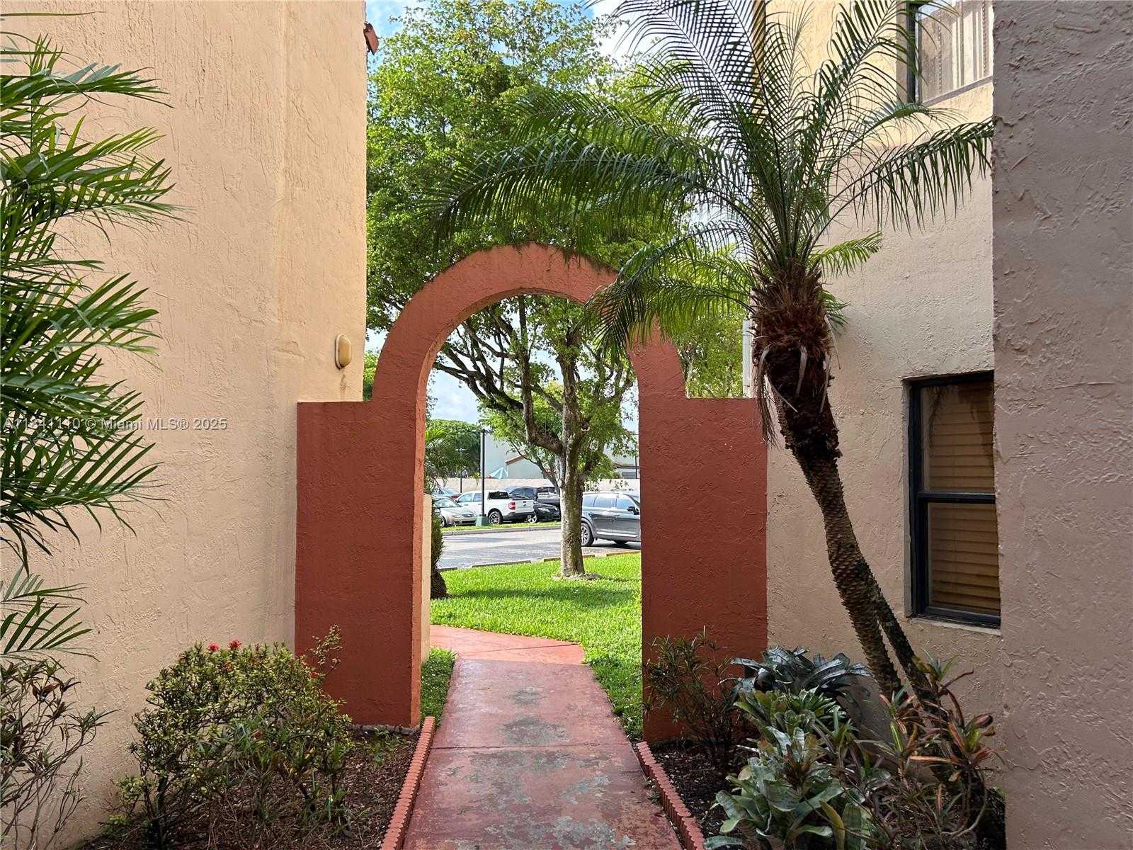 Small Image of 10229 NORTH WEST 9TH ST CIR #114-2, Miami Number 4