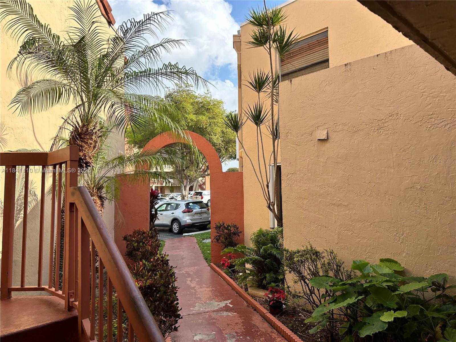 Small Image of 10229 NORTH WEST 9TH ST CIR #114-2, Miami Number 5
