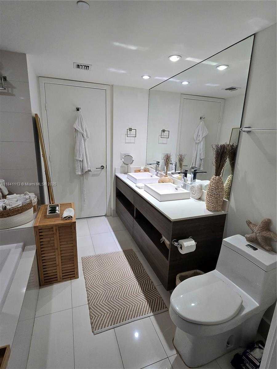 Small Image of 1100 SOUTH MIAMI AVE #602, Miami Number 15
