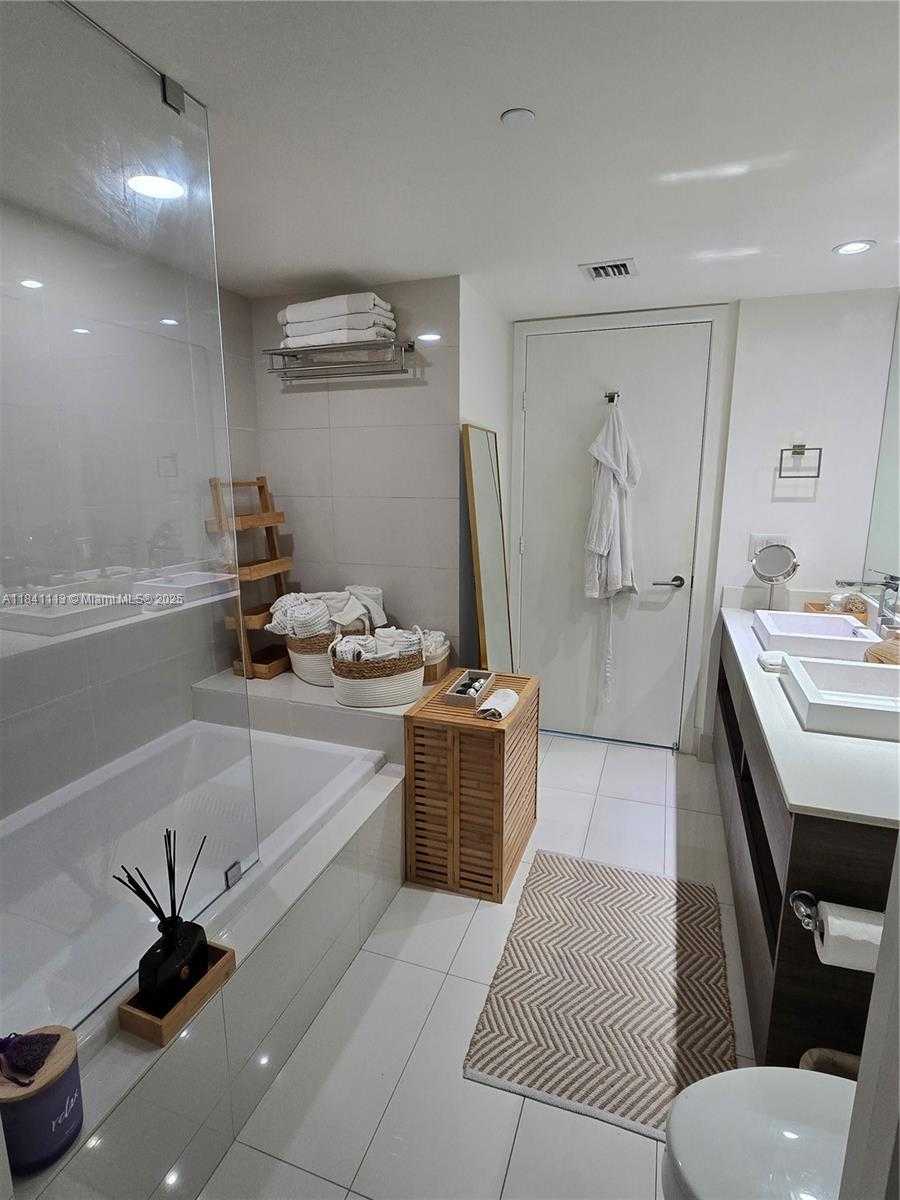 Small Image of 1100 SOUTH MIAMI AVE #602, Miami Number 16