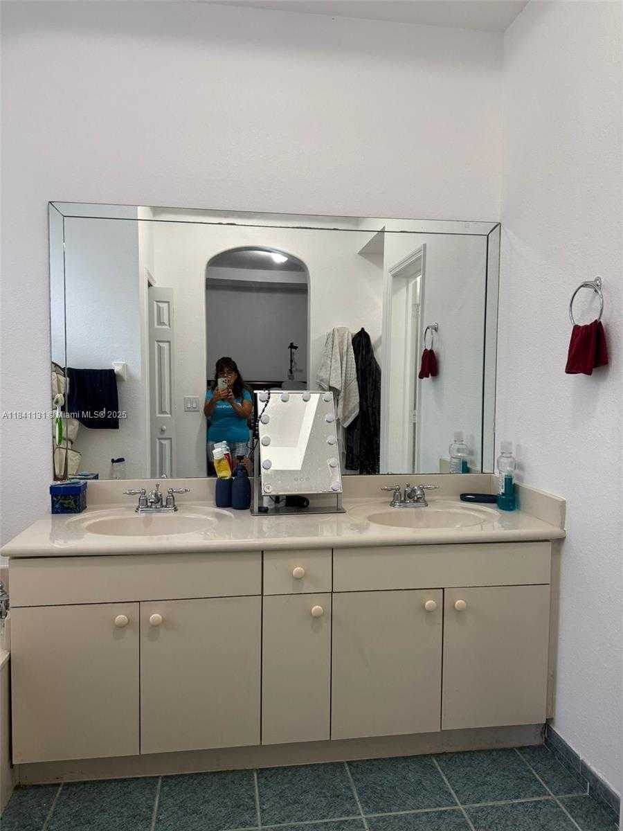Small Image of 16636 SOUTH WEST 85TH LN #16636, Miami Number 10