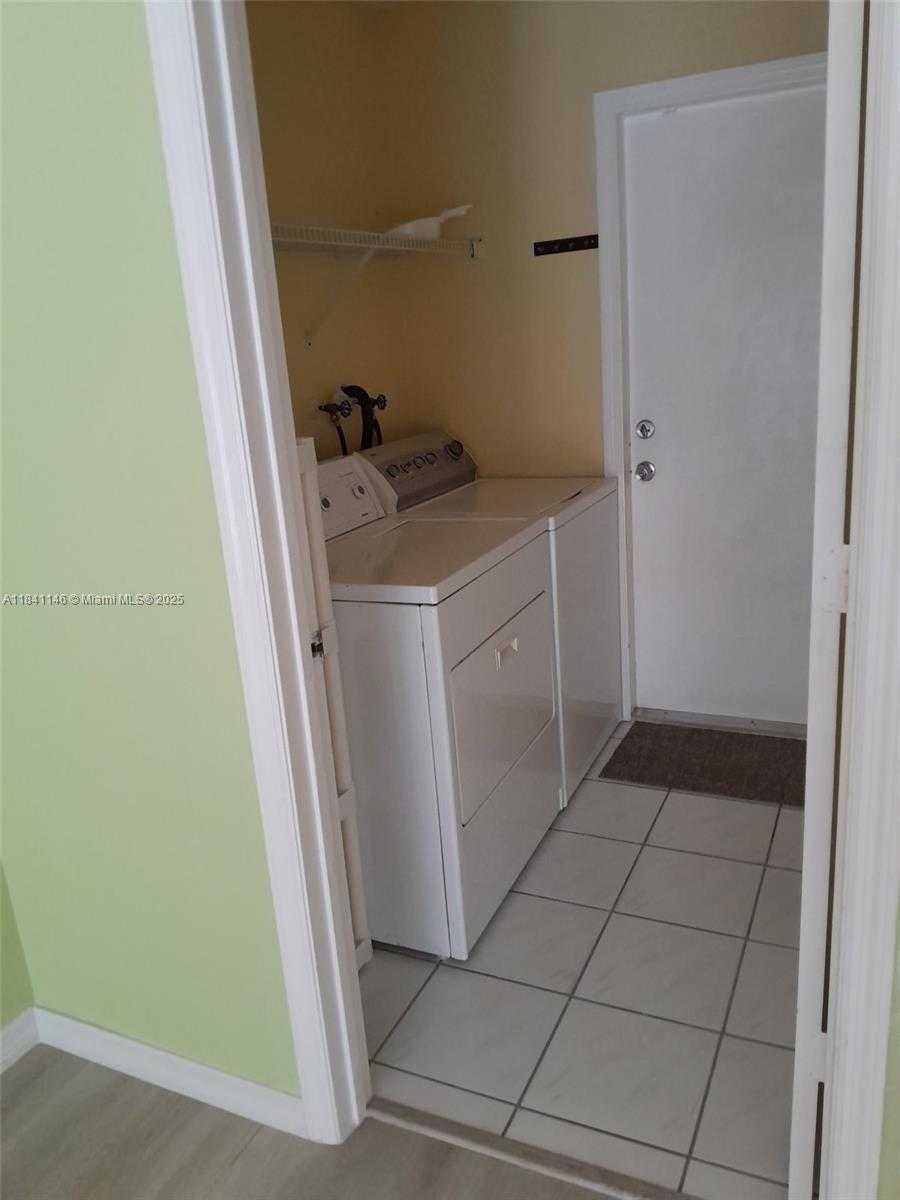 Small Image of 15942 SOUTH WEST 146TH TER, Miami Number 10