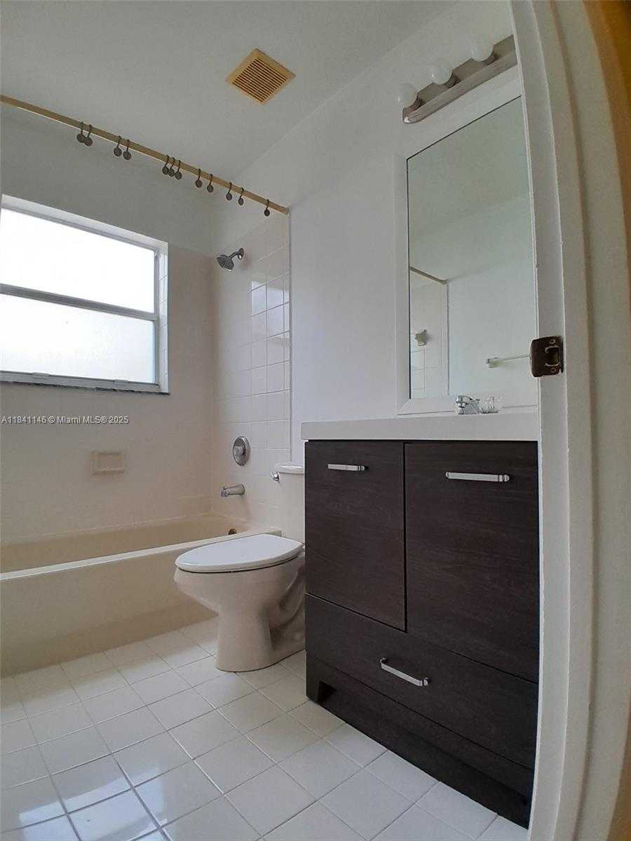 Small Image of 15942 SOUTH WEST 146TH TER, Miami Number 11