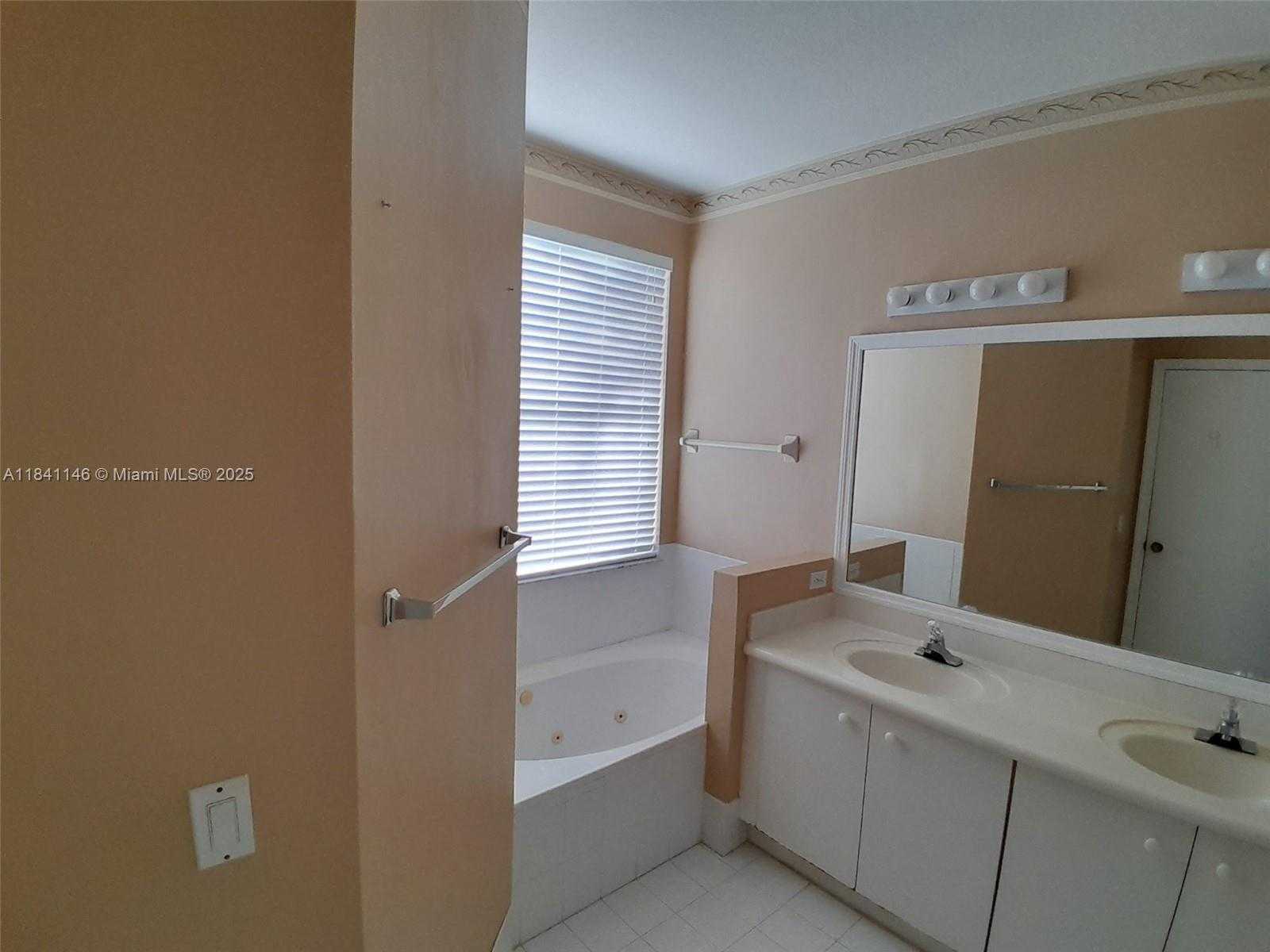 Small Image of 15942 SOUTH WEST 146TH TER, Miami Number 17
