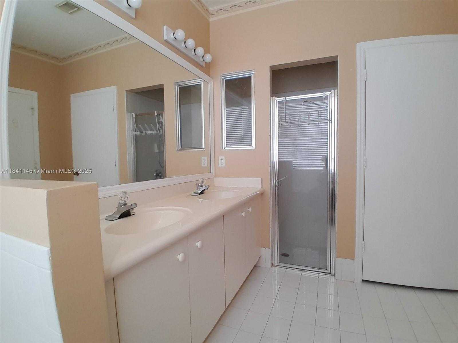 Small Image of 15942 SOUTH WEST 146TH TER, Miami Number 6