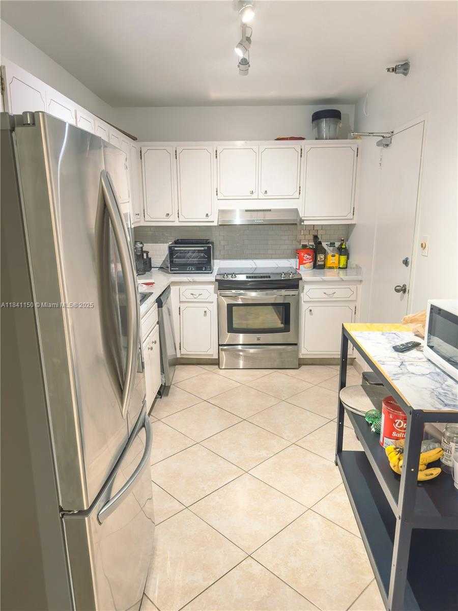 Small Image of 10185 COLLINS AVE #202, Bal Harbour Number 14