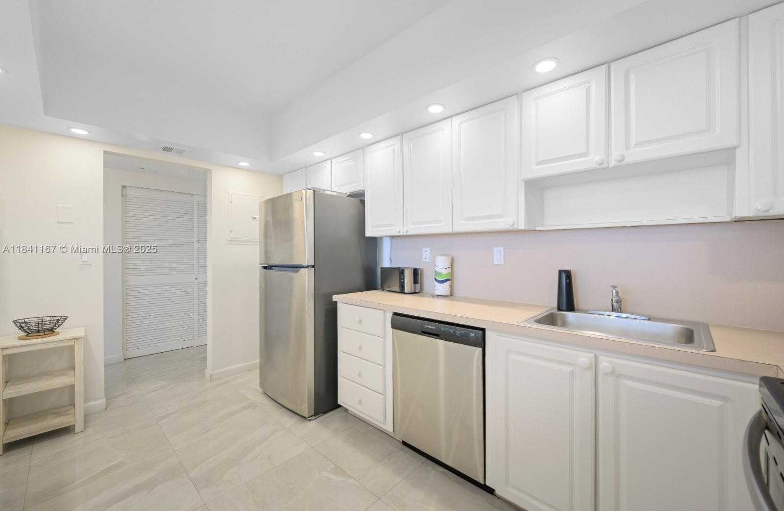 Small Image of 19370 COLLINS AVE #1425, Sunny Isles Beach Number 10