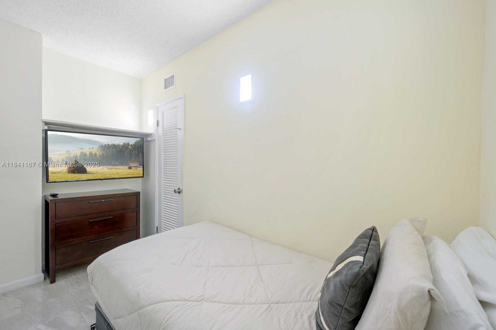 Small Image of 19370 COLLINS AVE #1425, Sunny Isles Beach Number 13