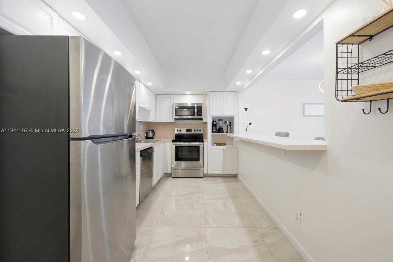 Small Image of 19370 COLLINS AVE #1425, Sunny Isles Beach Number 9