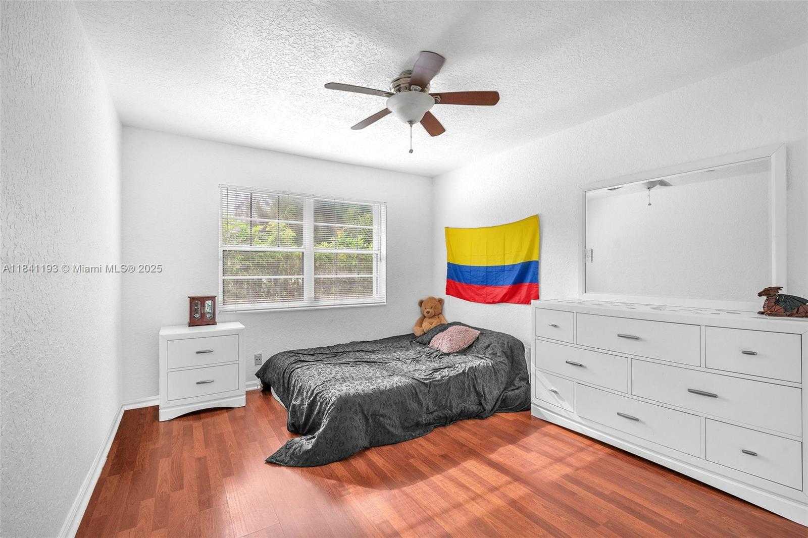 Imagen de Pequeño Objeto