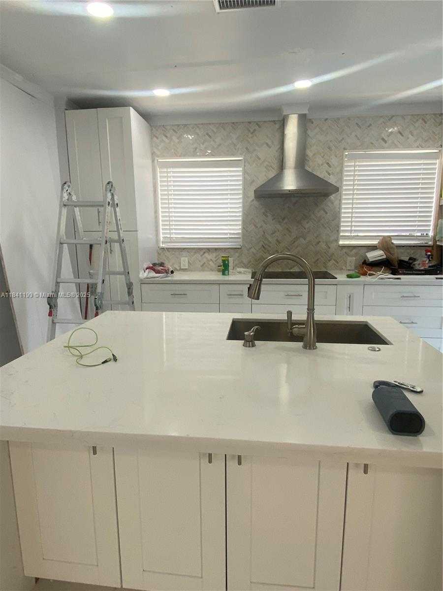 Small Image of 2401 SOUTH WEST 84TH AVE, Miami Number 2