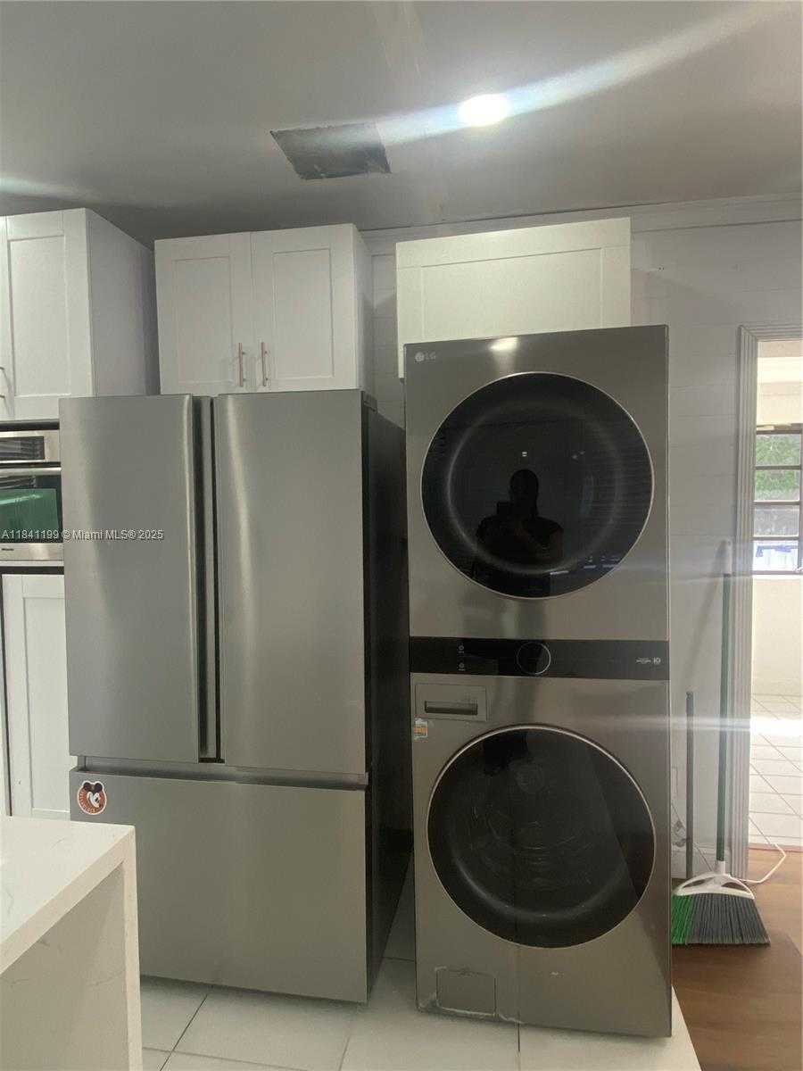 Small Image of 2401 SOUTH WEST 84TH AVE, Miami Number 3