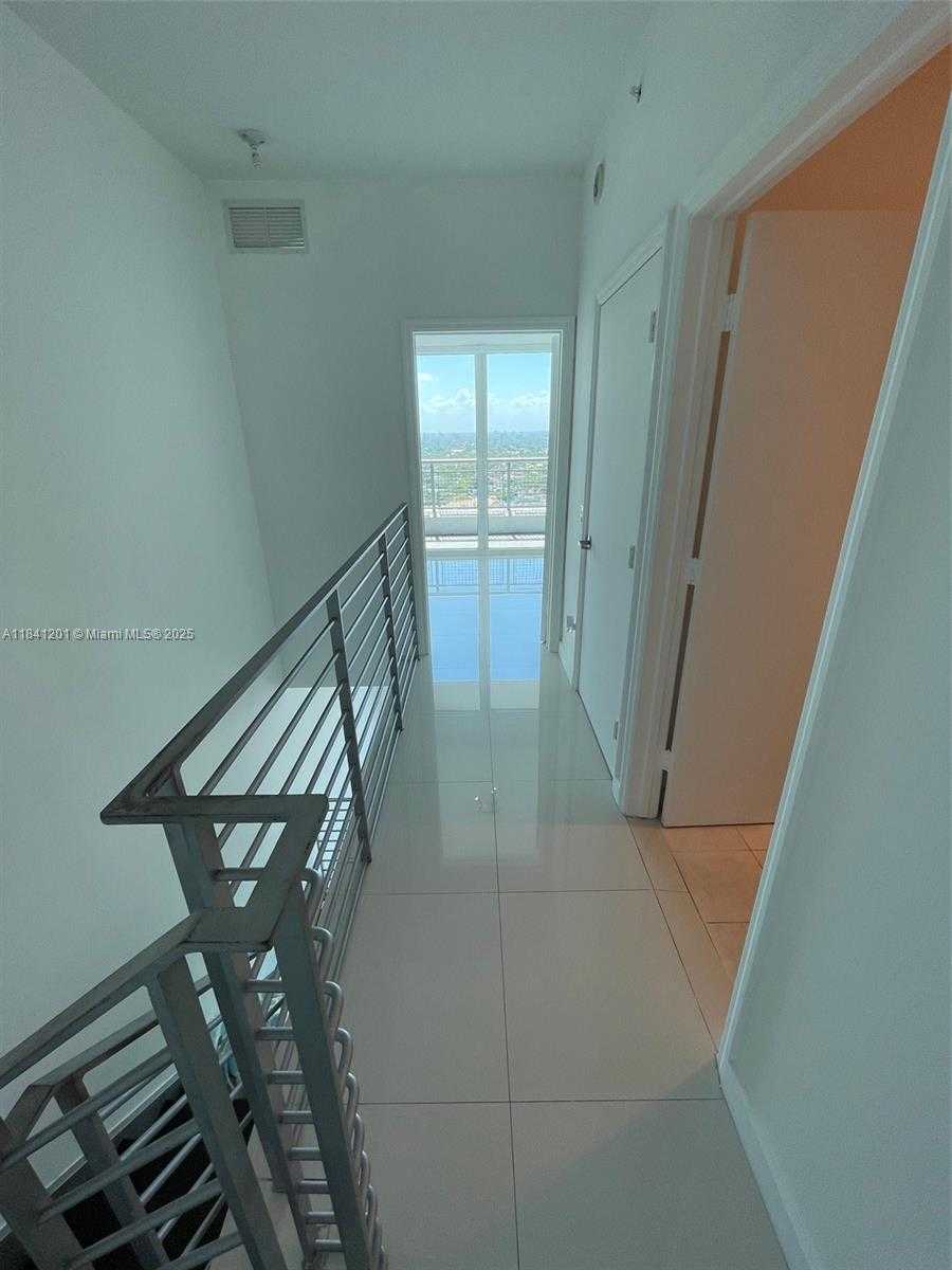 Small Image of 60 SOUTH WEST 13TH ST #2217, Miami Number 7